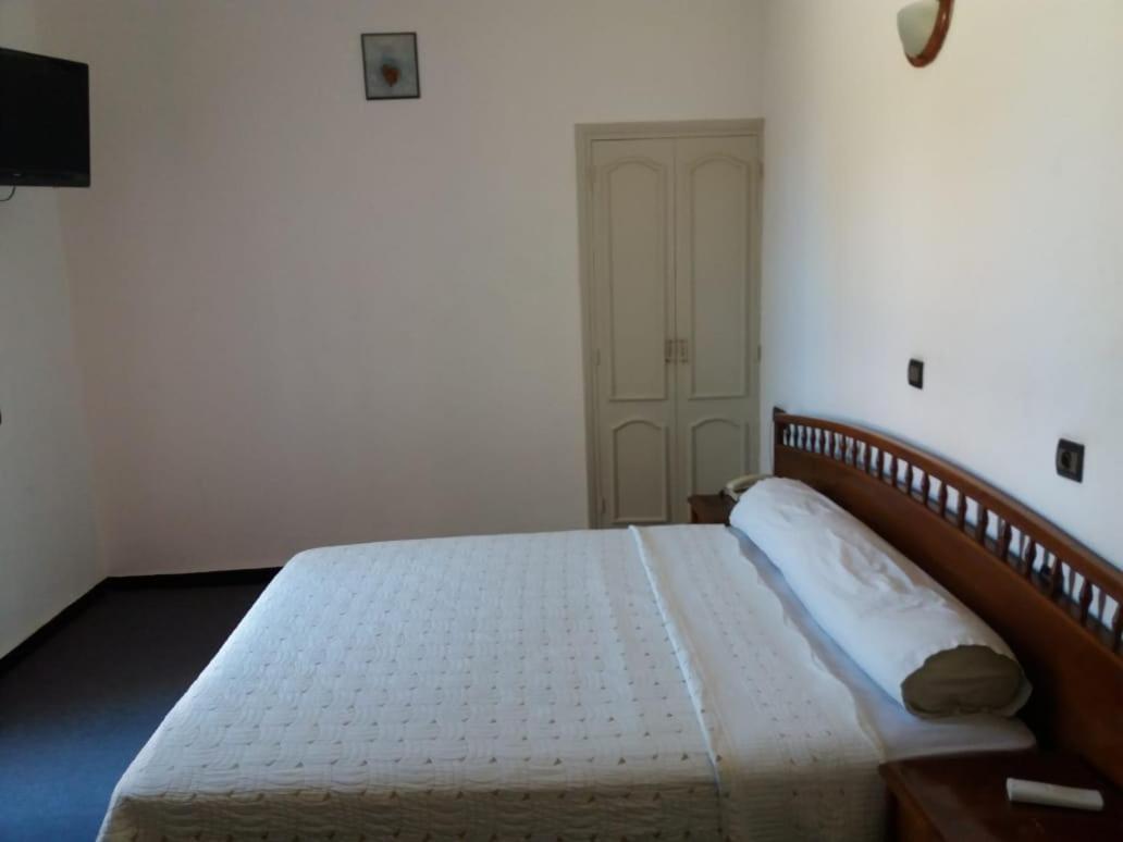 Hotel Choumis Haj Messaoud Larache Exterior foto